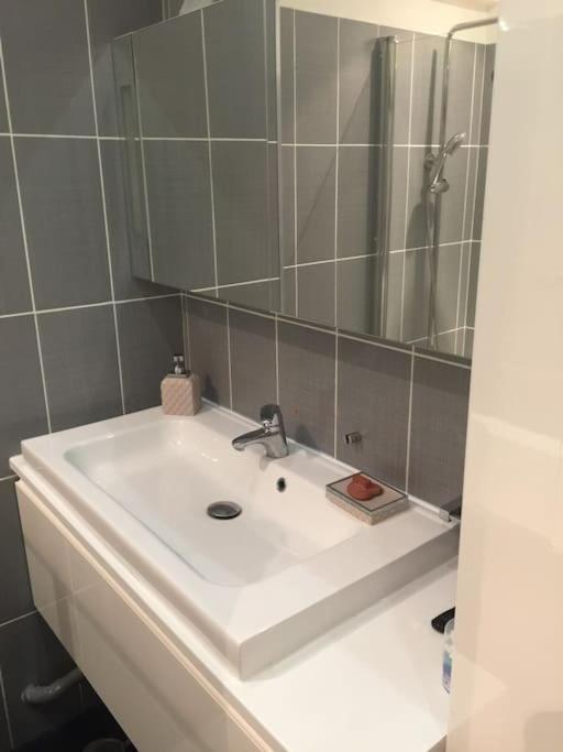 Private Bedroom 2 Near Eiffel Tower, Saint Germain 파리 외부 사진